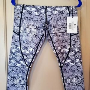 Zyia Sold Out Cobra Metallic Pocket Light n Tight Hi-Rise Capri